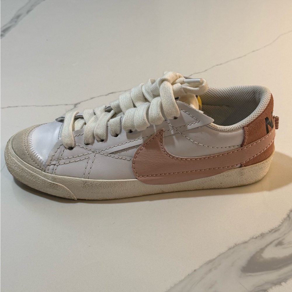 Nike blazer low 77 jumbo white and pink women’s size 8.5 canvas shoes DQ1470-102